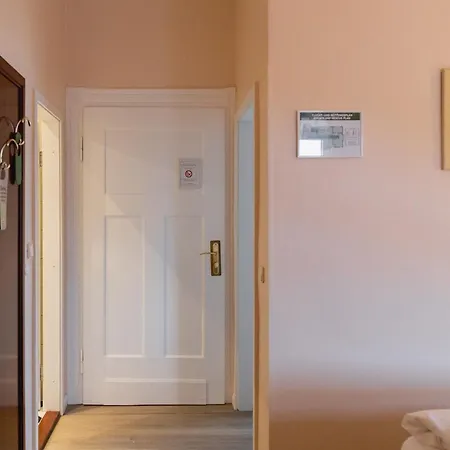 Hotel Weisses Haus-3